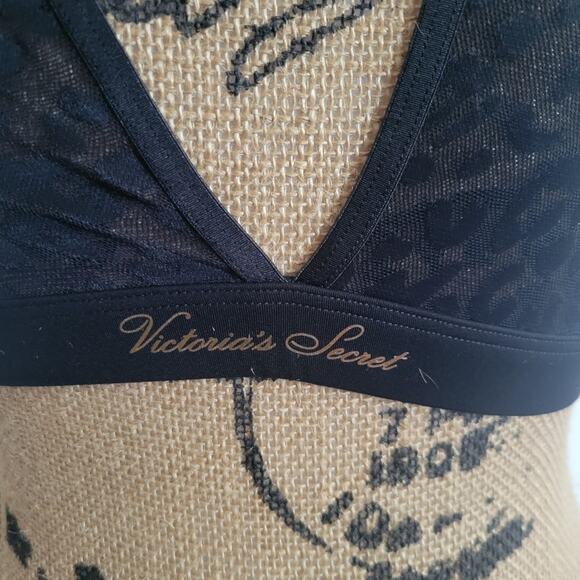 Victoria's Secret Small keyhole open back cheetah print black athletic crop top - Picture 7 of 7